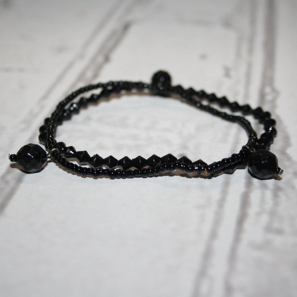 Beautiful black beaded bracelet set 7"